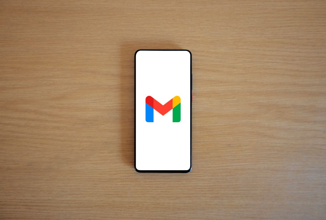 Reading a personalized email on a device