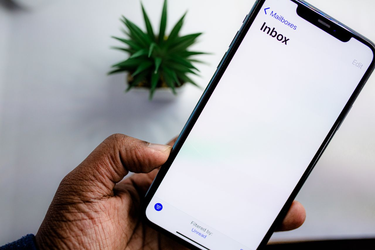 Checking email delivery on a device